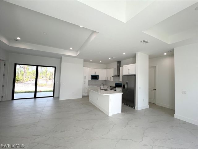 3231 41st AVE NE, Naples, FL 34120