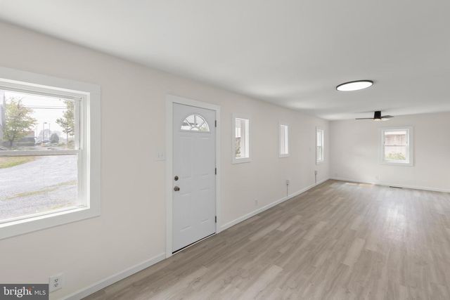 2141 VALLEY AVE, Winchester, VA 22601