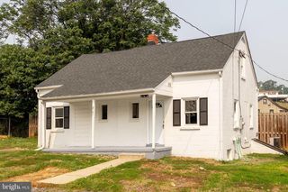 2141 VALLEY AVE, Winchester, VA 22601