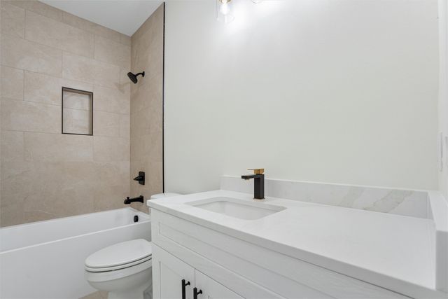 17311 Brookview Drive, Urbandale, IA 50263