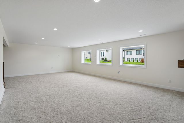 17311 Brookview Drive, Urbandale, IA 50263
