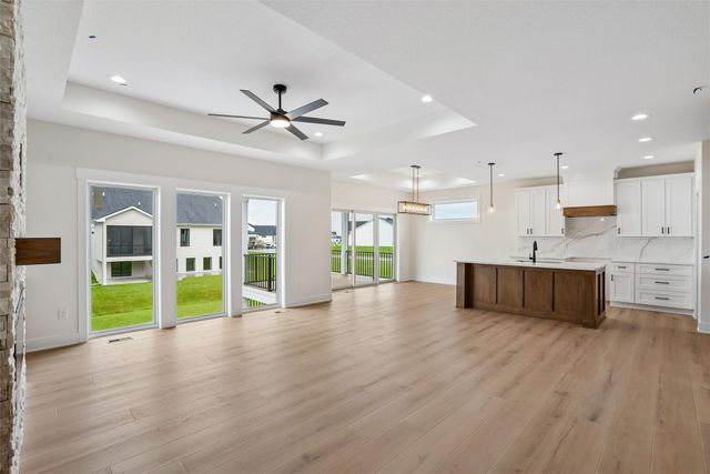 17311 Brookview Drive, Urbandale, IA 50263