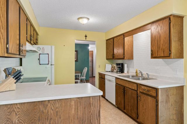 973 Greenhaven Drive, Vadnais Heights, MN 55127