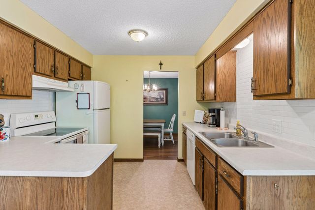 973 Greenhaven Drive, Vadnais Heights, MN 55127
