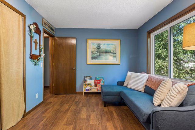 973 Greenhaven Drive, Vadnais Heights, MN 55127