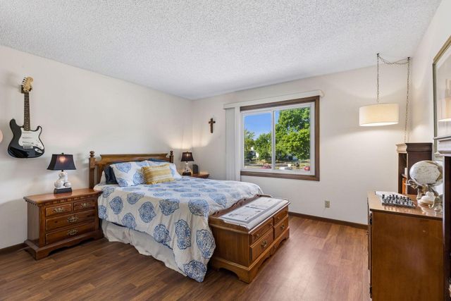 973 Greenhaven Drive, Vadnais Heights, MN 55127