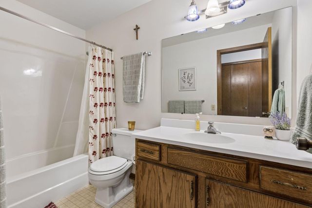 973 Greenhaven Drive, Vadnais Heights, MN 55127