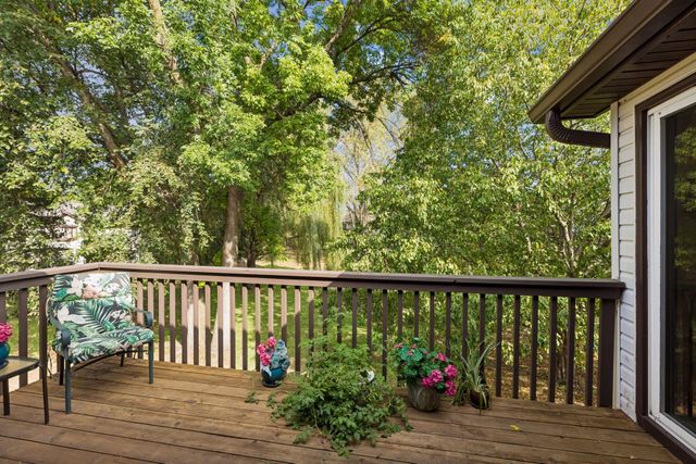 973 Greenhaven Drive, Vadnais Heights, MN 55127