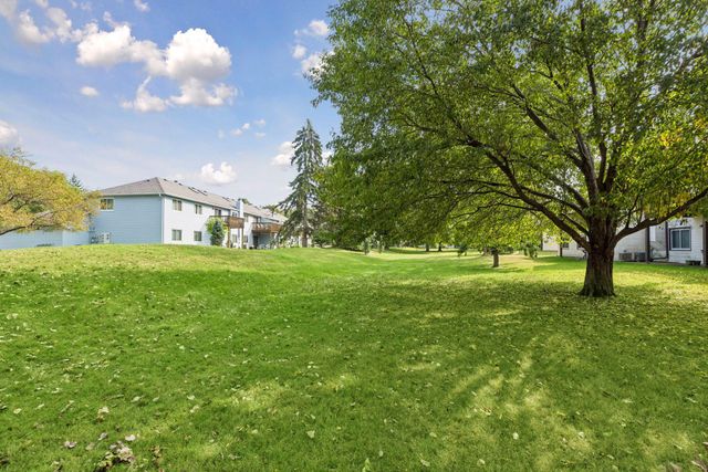 973 Greenhaven Drive, Vadnais Heights, MN 55127