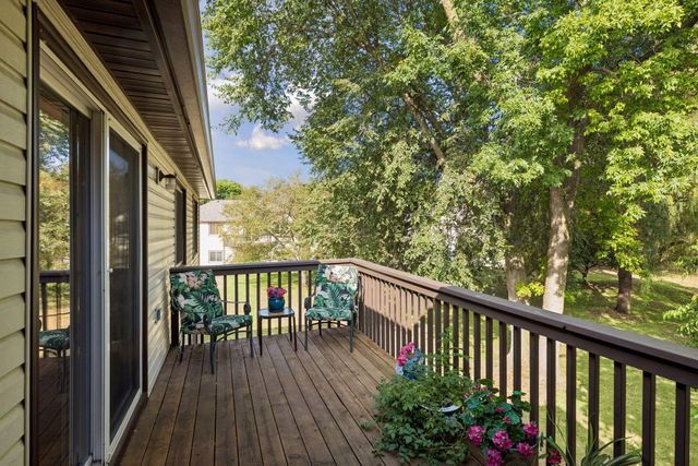 973 Greenhaven Drive, Vadnais Heights, MN 55127
