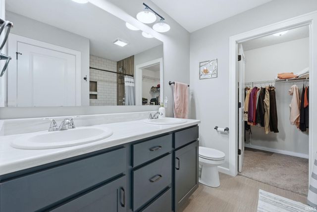 9628 Bluffs Corner, Fort Wayne, IN 46825