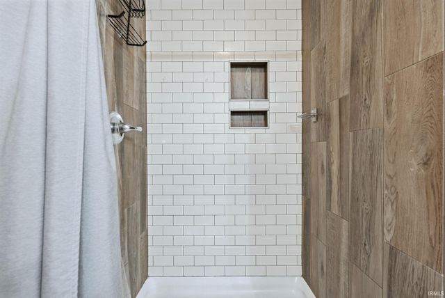 9628 Bluffs Corner, Fort Wayne, IN 46825