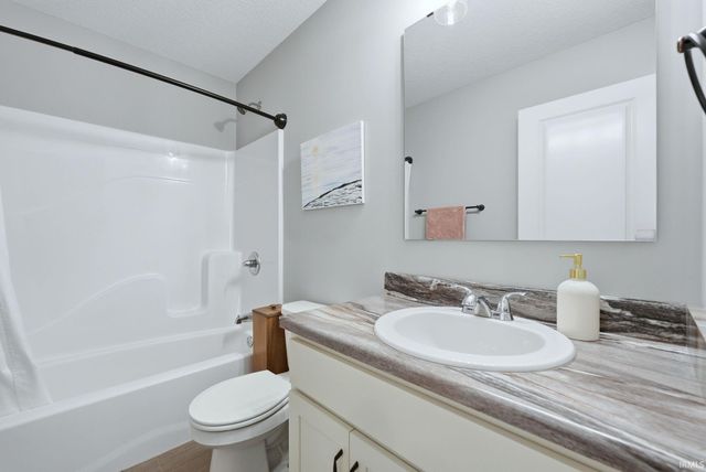 9628 Bluffs Corner, Fort Wayne, IN 46825