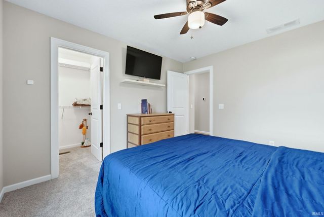 9628 Bluffs Corner, Fort Wayne, IN 46825