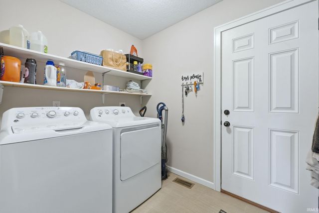 9628 Bluffs Corner, Fort Wayne, IN 46825