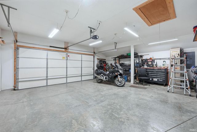 9628 Bluffs Corner, Fort Wayne, IN 46825