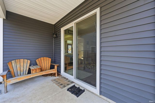 9628 Bluffs Corner, Fort Wayne, IN 46825