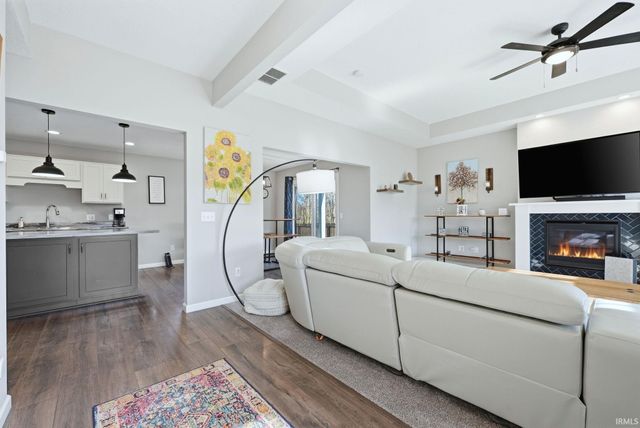 9628 Bluffs Corner, Fort Wayne, IN 46825