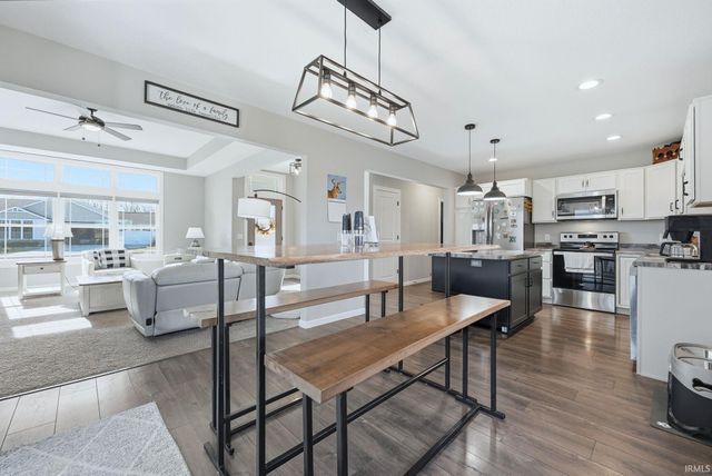 9628 Bluffs Corner, Fort Wayne, IN 46825