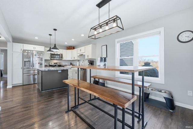 9628 Bluffs Corner, Fort Wayne, IN 46825