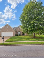 5929 Richard Place Drive, Horn Lake, MS 38637