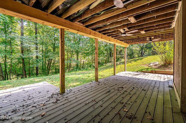 1000 Hobbs Ln, Fisherville, KY 40023