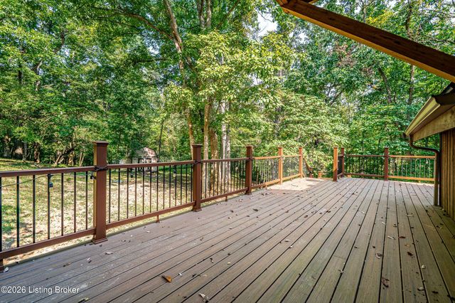 1000 Hobbs Ln, Fisherville, KY 40023