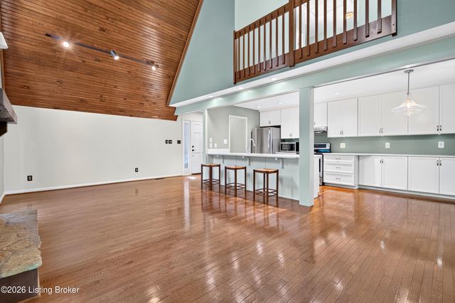 1000 Hobbs Ln, Fisherville, KY 40023
