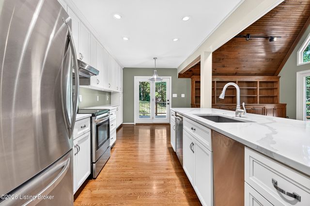 1000 Hobbs Ln, Fisherville, KY 40023