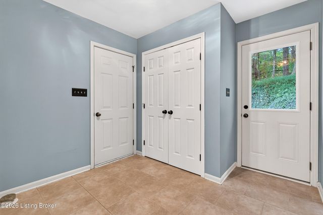 1000 Hobbs Ln, Fisherville, KY 40023