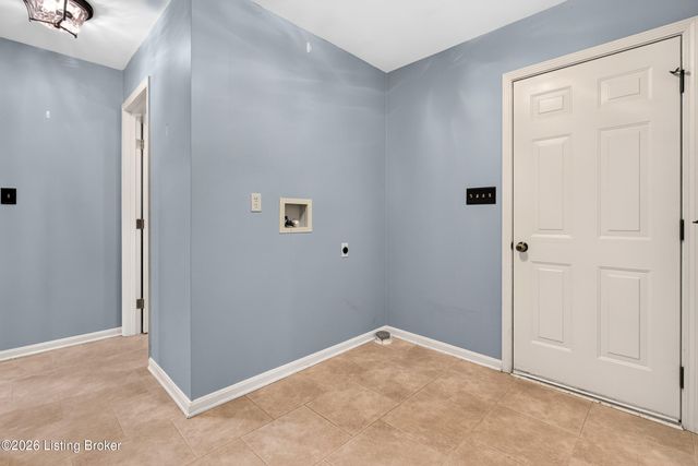 1000 Hobbs Ln, Fisherville, KY 40023
