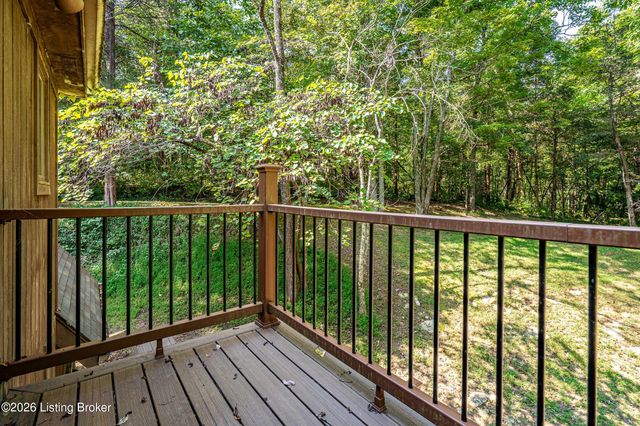 1000 Hobbs Ln, Fisherville, KY 40023