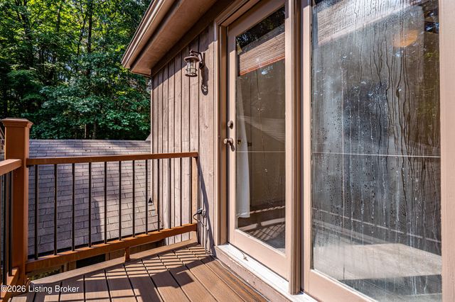 1000 Hobbs Ln, Fisherville, KY 40023