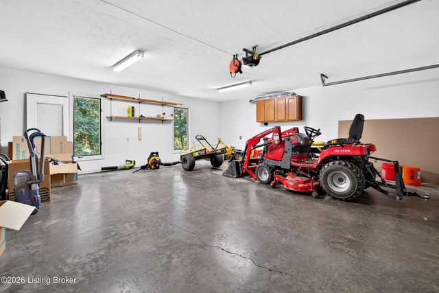 1000 Hobbs Ln, Fisherville, KY 40023