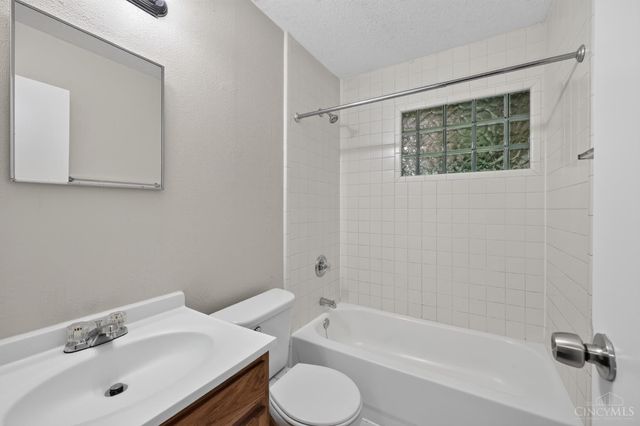 9670 Loralinda Drive, Cincinnati, OH 45251