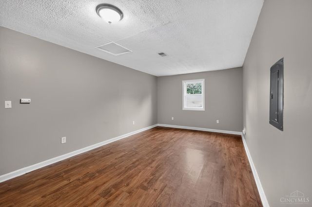 9670 Loralinda Drive, Cincinnati, OH 45251