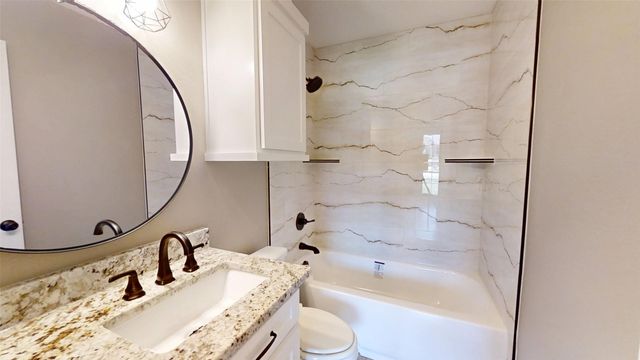 3000 Meandering Way, Granbury, TX 76049