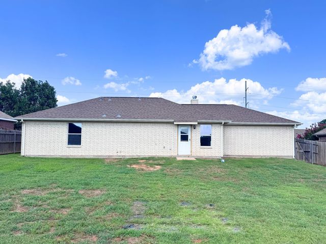 3000 Meandering Way, Granbury, TX 76049
