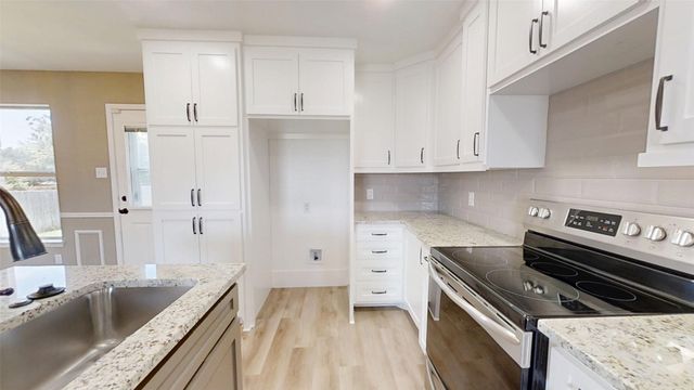 3000 Meandering Way, Granbury, TX 76049
