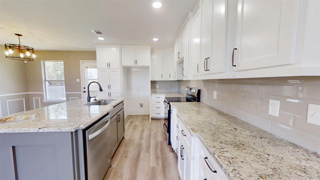 3000 Meandering Way, Granbury, TX 76049