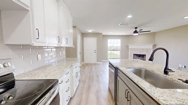 3000 Meandering Way, Granbury, TX 76049