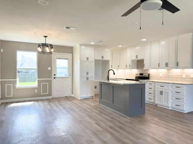 3000 Meandering Way, Granbury, TX 76049
