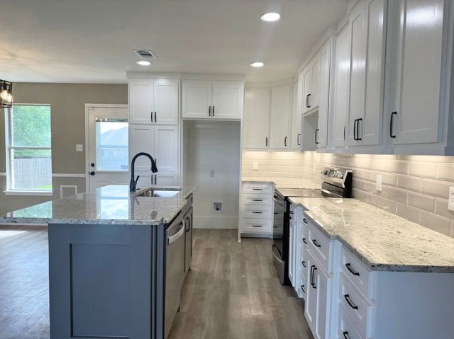3000 Meandering Way, Granbury, TX 76049