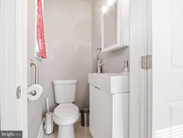 2805 MOUNT HOLLY ST, Baltimore, MD 21216