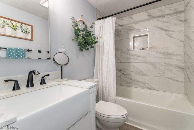 5430 Oak Ridge Drive, Willoughby, OH 44094