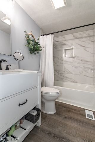 5430 Oak Ridge Drive, Willoughby, OH 44094