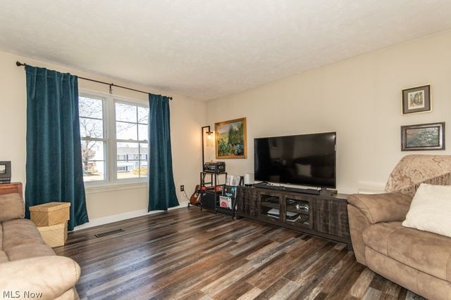 5430 Oak Ridge Drive, Willoughby, OH 44094