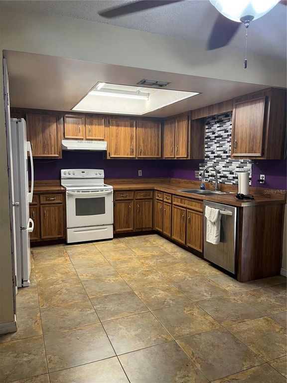 Image 8 of property listing at 3005 WEDGE COURT, Orlando, FL 32817