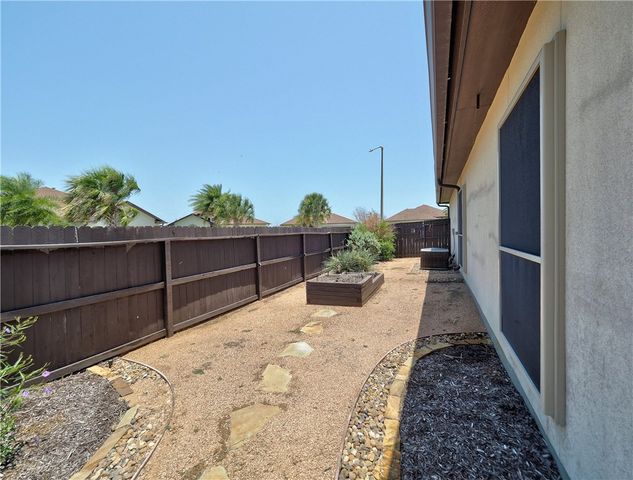 8027 Calgary Dr, Corpus Christi, TX 78414