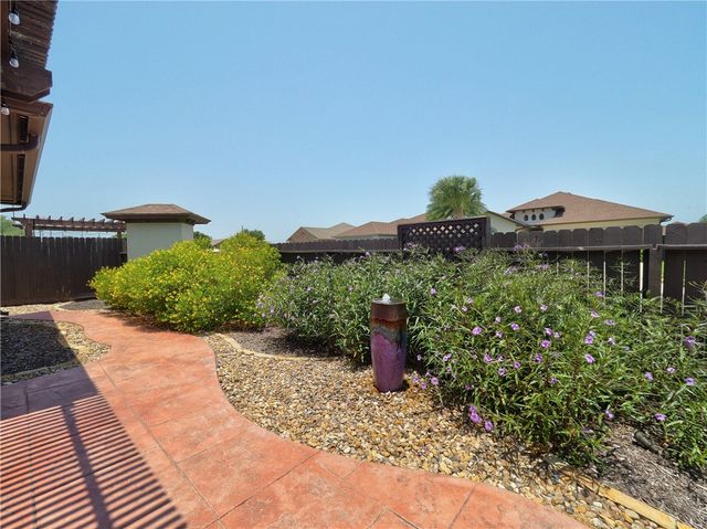 8027 Calgary Dr, Corpus Christi, TX 78414